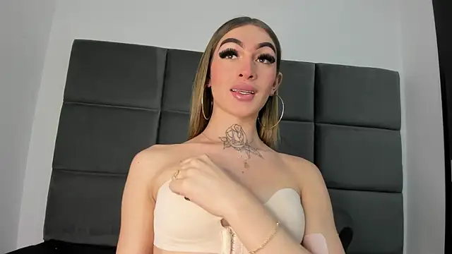 Snapshot of Lizz_Luna chatting on 11.28.25 Lizz Luna online show from 11.28.25