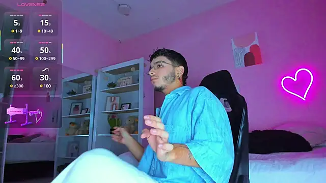 Ian Castillo  online show from 03.05.25