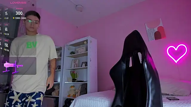 Ian Castillo  online show from 03.21.25