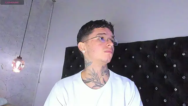 Ian Castillo  online show from 10.01.25