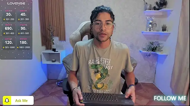 Snapshot of Aaron_Jassell1 chatting on 03.12.25 Aaron Jassell1 online show from 03.12.25