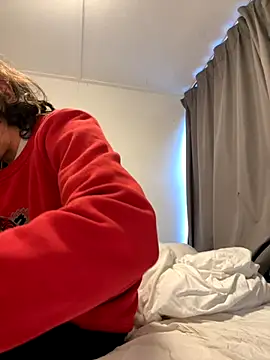 Snapshot of wolfwhite95 chatting on 10.27.25 wolfwhite95 online show from 10.27.25