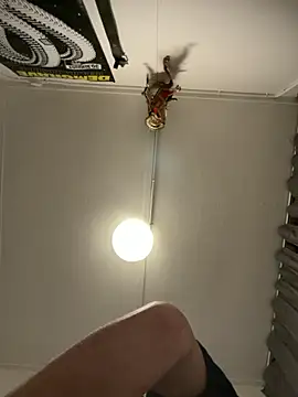 Snapshot of wolfwhite95 chatting on 11.20.25 wolfwhite95 online show from 11.20.25