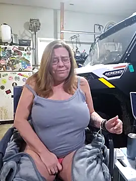 Snapshot of MsShelby40 chatting on 12.05.24 MsShelby40 online show from 12.05.24