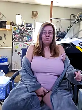 Snapshot of MsShelby40 chatting on 12.14.24 MsShelby40 online show from 12.14.24