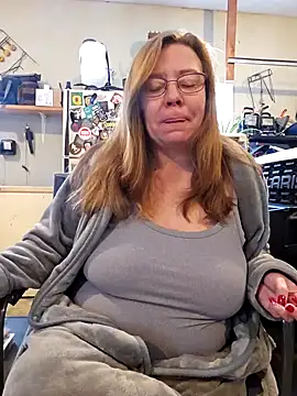 Snapshot of MsShelby40 chatting on 01.11.25 MsShelby40 online show from 01.11.25