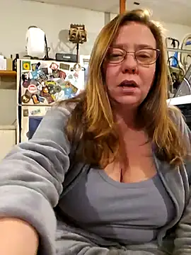 Snapshot of MsShelby40 chatting on 01.11.25 MsShelby40 online show from 01.11.25