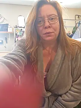 Snapshot of MsShelby40 chatting on 02.21.25 MsShelby40 online show from 02.21.25