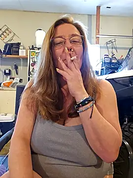 Snapshot of MsShelby40 chatting on 03.13.25 MsShelby40 online show from 03.13.25