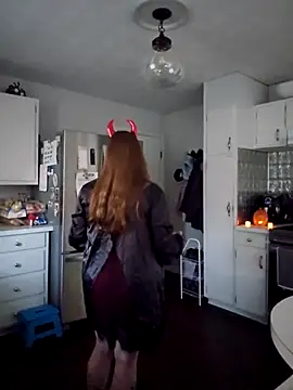 Snapshot of MsShelby40 chatting on 10.31.25 MsShelby40 online show from 10.31.25