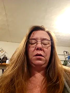 Snapshot of MsShelby40 chatting on 12.03.25 MsShelby40 online show from 12.03.25