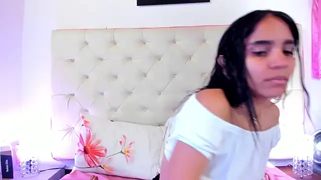 Snapshot of sophie_pariss chatting on 02.12.25 sophie pariss online show from 02.12.25