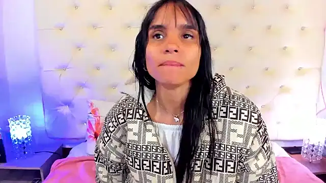 Snapshot of sophie_pariss chatting on 02.12.25 sophie pariss online show from 02.12.25