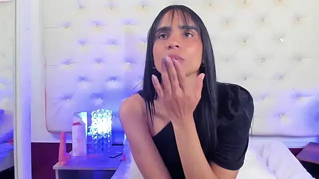 Snapshot of sophie_pariss chatting on 03.08.25 sophie pariss online show from 03.08.25