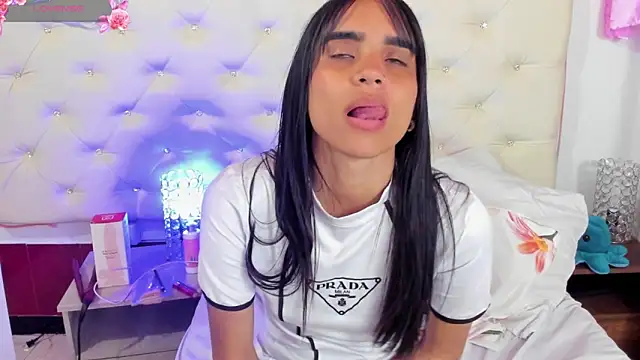 Snapshot of sophie_pariss chatting on 03.11.25 sophie pariss online show from 03.11.25