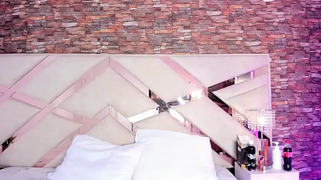 Snapshot of sophie_pariss chatting on 10.16.25 sophie pariss online show from 10.16.25