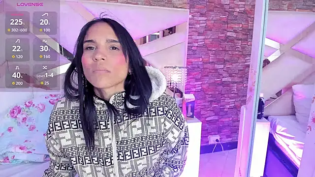 Snapshot of sophie_pariss chatting on 10.19.25 sophie pariss online show from 10.19.25