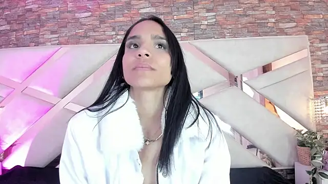 Snapshot of sophie_pariss chatting on 12.01.25 sophie pariss online show from 12.01.25