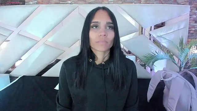 sophie pariss online show from 02.04.26