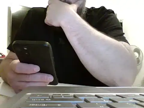 Snapshot of FROL83 chatting on 05.05.26 FROL83 online show from 05.05.26