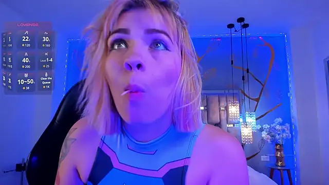 Snapshot of AlessiaDouce chatting on 09.25.25 AlessiaDouce online show from 09.25.25