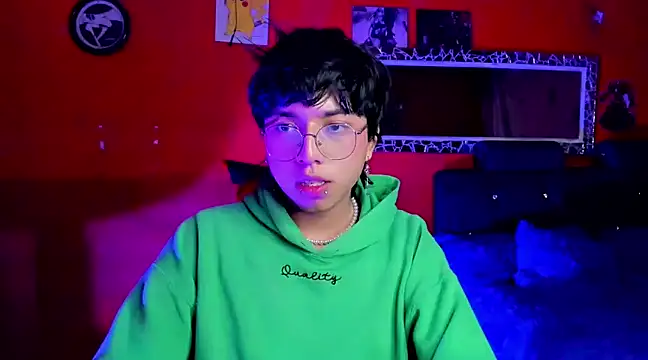 Snapshot of AnggelONfiree chatting on 02.15.25 AnggelONfiree online show from 02.15.25