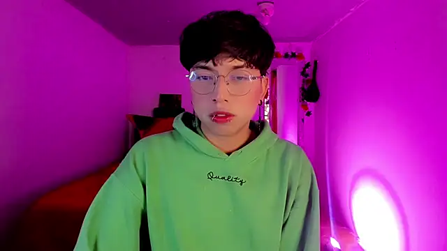 Snapshot of AnggelONfiree chatting on 11.11.25 AnggelONfiree online show from 11.11.25