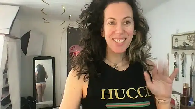 Snapshot of BonfireBonnie chatting on 02.04.25 BonfireBonnie online show from 02.04.25