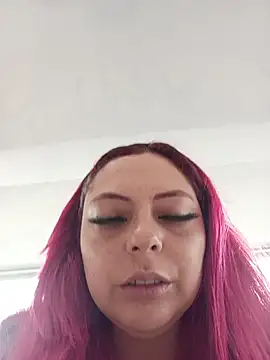 Snapshot of madelaine- chatting on 06.17.26 madelaine- online show from 06.17.26