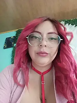 Snapshot of madelaine- chatting on 06.18.26 madelaine- online show from 06.18.26