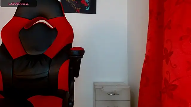 Snapshot of tonibelmont chatting on 12.21.24 tonibelmont online show from 12.21.24