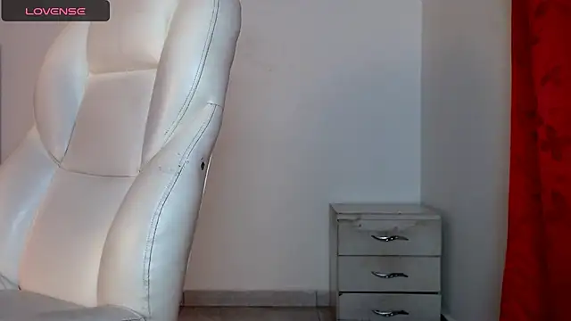 Snapshot of tonibelmont chatting on 12.31.24 tonibelmont online show from 12.31.24