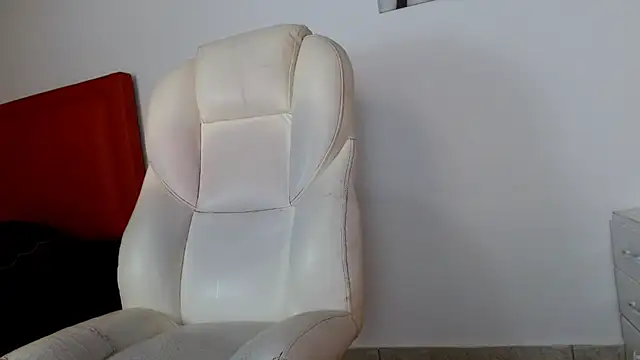 Snapshot of tonibelmont chatting on 03.10.25 tonibelmont online show from 03.10.25