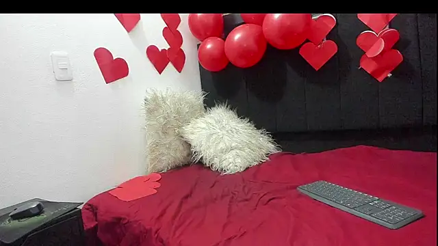 Evaaross 2345 online show from 02.15.25