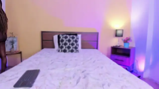 HellenHylls online show from 12.02.24