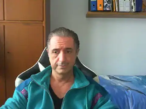 Snapshot of lliuk70mi chatting on 12.14.24 lliuk70mi online show from 12.14.24