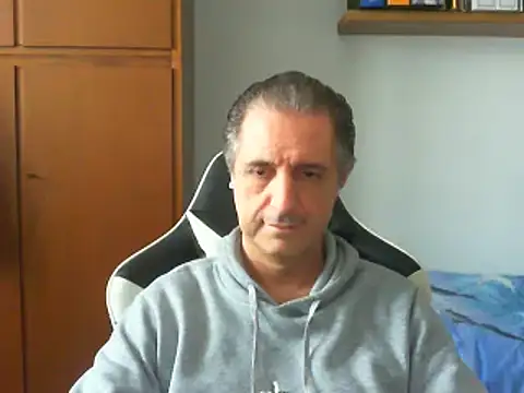 Snapshot of lliuk70mi chatting on 02.12.25 lliuk70mi online show from 02.12.25