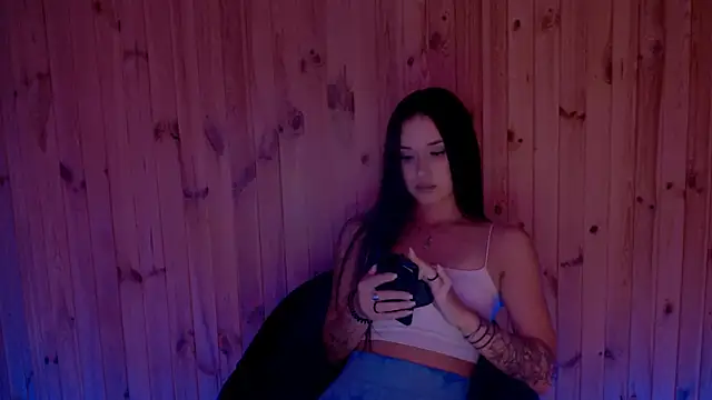 Snapshot of AlisaLink chatting on 10.04.25 AlisaLink online show from 10.04.25