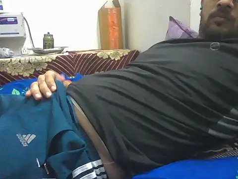 Snapshot of Desiboy_525 chatting on 11.01.25 Desiboy 525 online show from 11.01.25