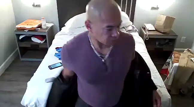 EatMyCake831 online show from 01.11.25