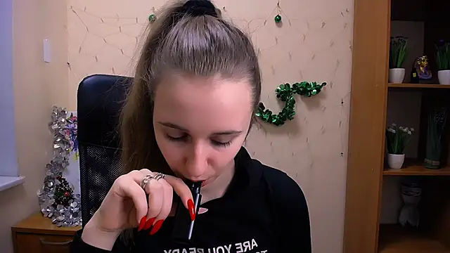 Snapshot of _Nicole_new chatting on 12.17.24 Nicole new online show from 12.17.24