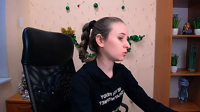 Snapshot of _Nicole_new chatting on 12.18.24 Nicole new online show from 12.18.24