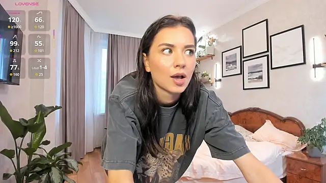 NicoleLuv online show from 10.12.25