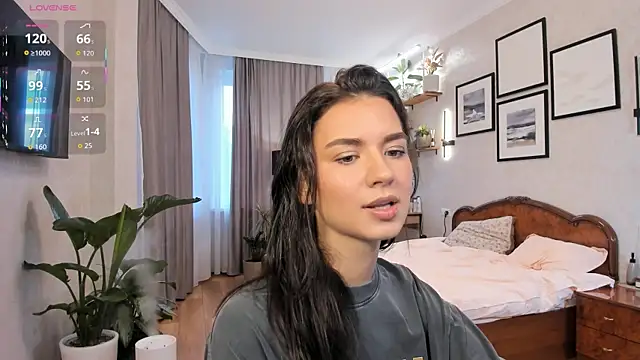 NicoleLuv online show from 10.15.25