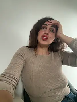 EmaSkyes online show from 10.03.25