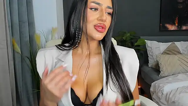 Sonia  Rey online show from 10.12.25