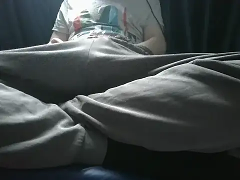 Snapshot of krissraw chatting on 10.04.25 krissraw online show from 10.04.25