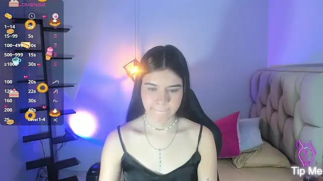 Snapshot of cassiehoward14 chatting on 09.17.25 cassiehoward14 online show from 09.17.25