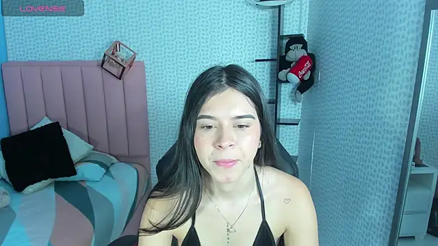 Snapshot of cassiehoward14 chatting on 09.24.25 cassiehoward14 online show from 09.24.25