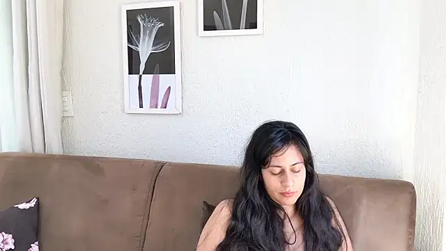 Snapshot of Blue_butterfly chatting on 03.11.25 Blue butterfly online show from 03.11.25